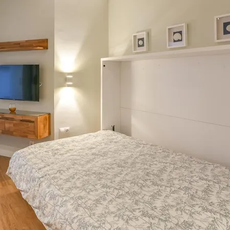 Apt. P/4 1 Min From The Beach W/pool In * 马尔韦利亚
