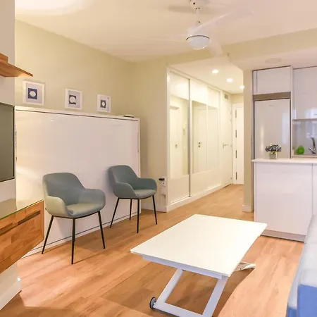 Apt. P/4 1 Min From The Beach W/pool In * 马尔韦利亚